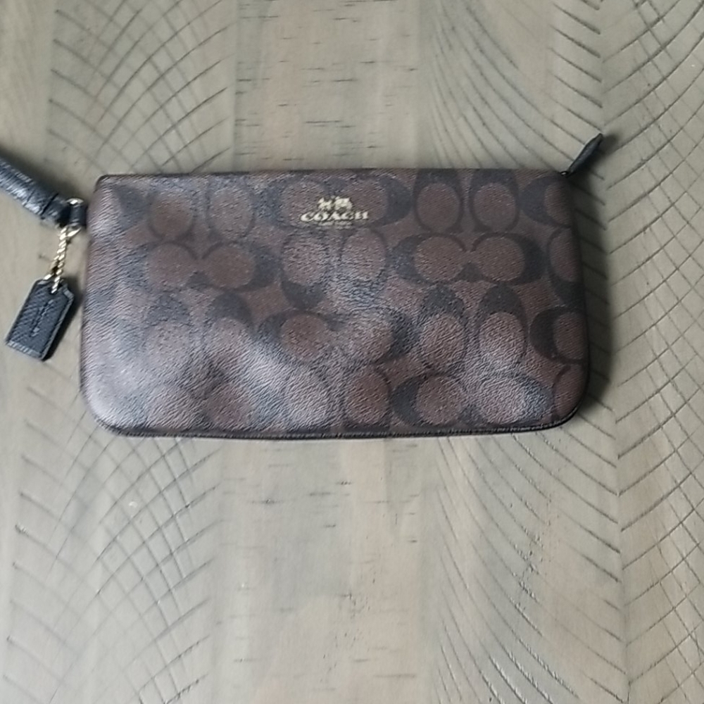 Coach wristlet wallet